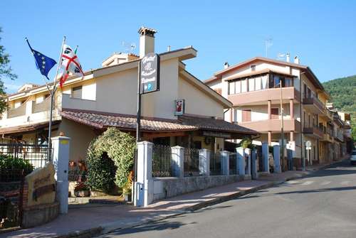 www.hotelbelvederetonara.it