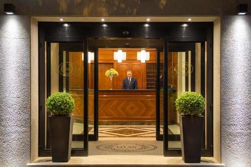 www.hotelsantacostanza.it