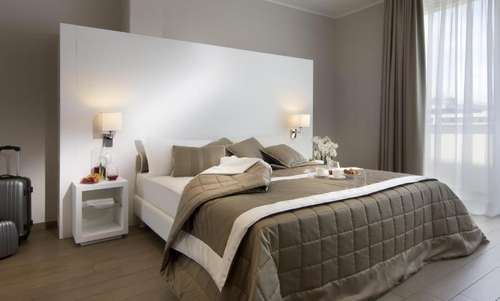 www.hotelbiancamanorimini.com
