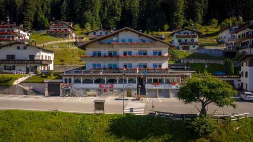www.hoteltrepini.it