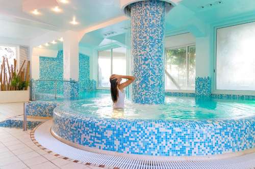 www.hotelbaiaimperiale.com