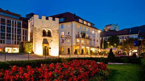 www.hotelpost-bruneck.com