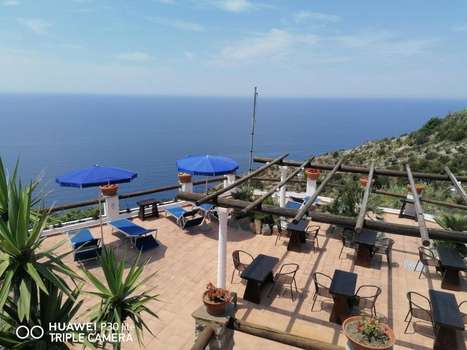 www.hotelpuntoazzurro.com