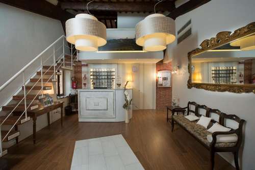 www.hotelalmadomus.it