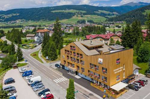 www.hotel-dolomiten.com