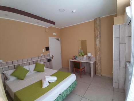 www.hotelgardenapoli.it