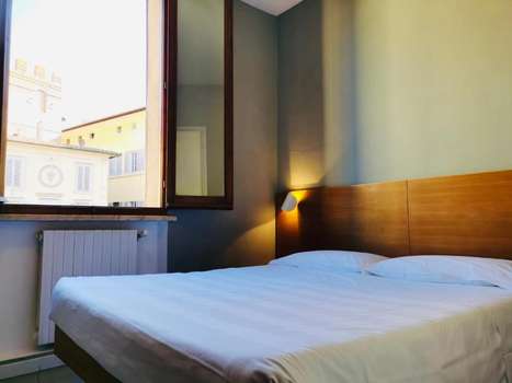 www.hotellaperlasiena.com