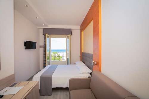 www.hotelgabbianorimini.com