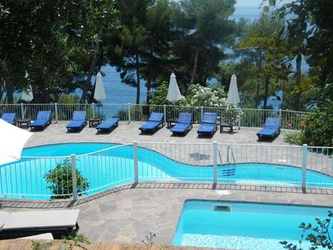 www.hotelvilladellemeraviglie.com