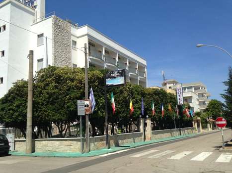 www.hotelrivabella.it