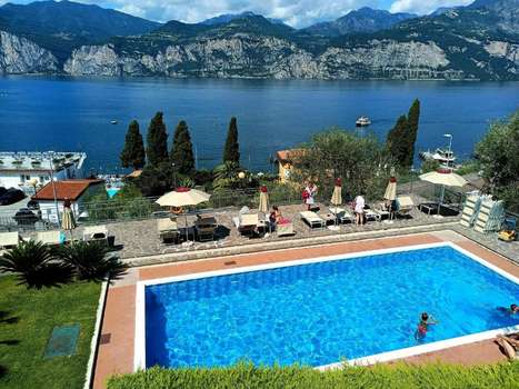 www.hotelcapri.com