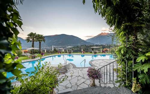 www.hotellagrein.com