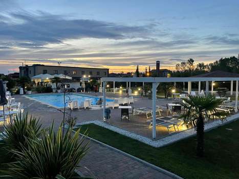 www.hotelbussana.com