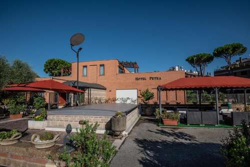 www.hotelpetraroma.it