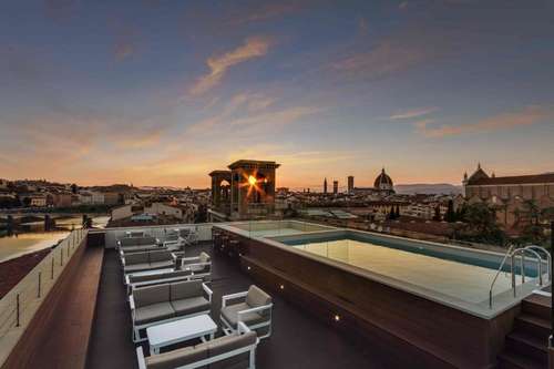 www.hotelplazalucchesi.it