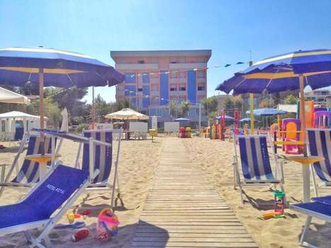 www.hotelroyalgiulianova.com