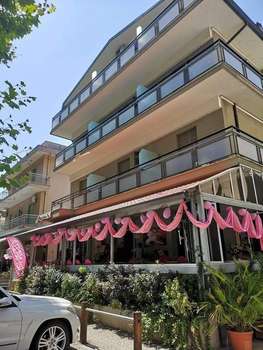 www.hotelbrezza.com