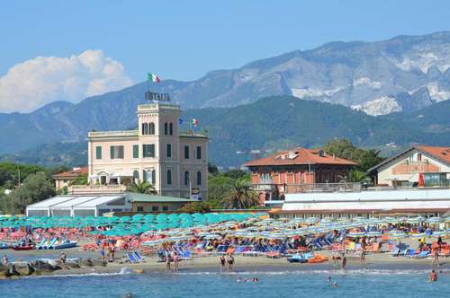 www.hotelitaliamarinadimassa.com