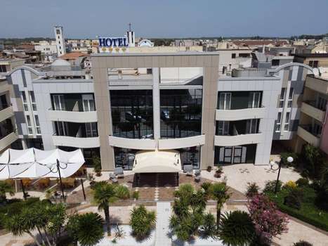 www.hotelimperialenovasiri.it