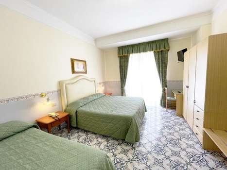 www.hotelreginella.com