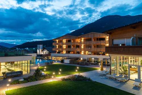 www.hotelstoll.com