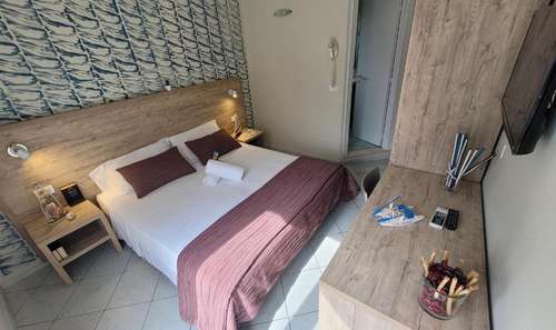 www.hoteladigrat.com