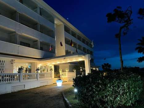 www.domiziapalacehotel.it