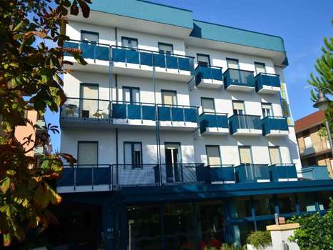 www.hoteldianarimini.com