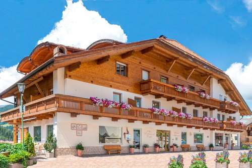 www.alpenrose-dolomites.com