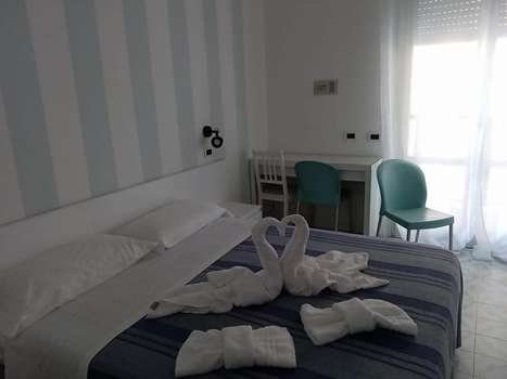www.hotelambasciata.com