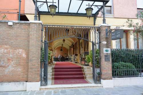 www.hotelbelleartivenice.com