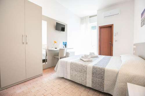 www.hotelmararimini.it