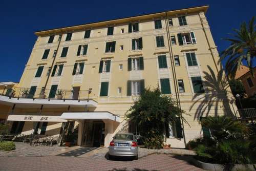 www.esperiahotelspotorno.it