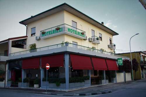 www.hotelrizzi.it