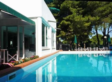 www.hotelkyrieisoletremiti.it