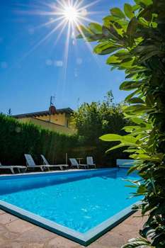 www.hotel-weingarten.com