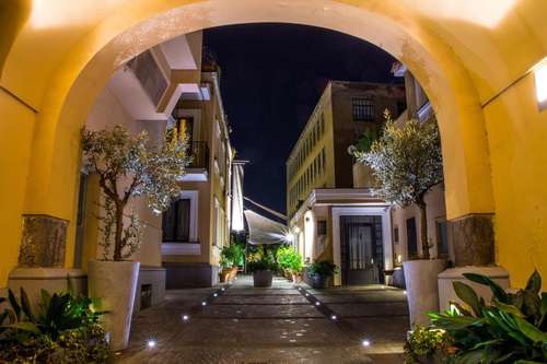 www.hotelforumpompeii.com