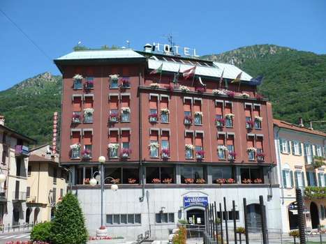 www.hotelcrocebianca.net