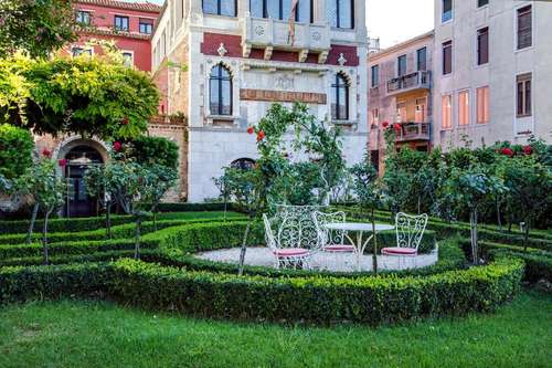 www.hotelcanigra.com