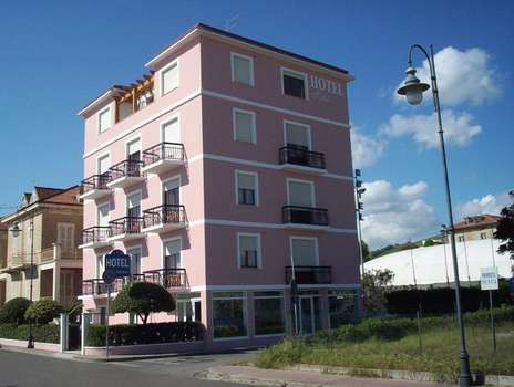 www.hotelportosangiorgio.com
