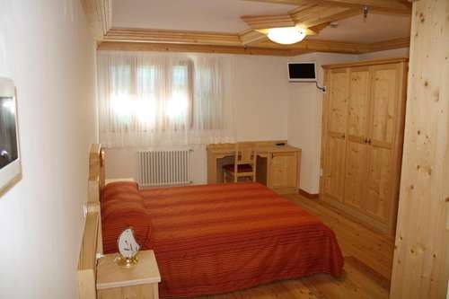 www.hotelaplisovaro.it
