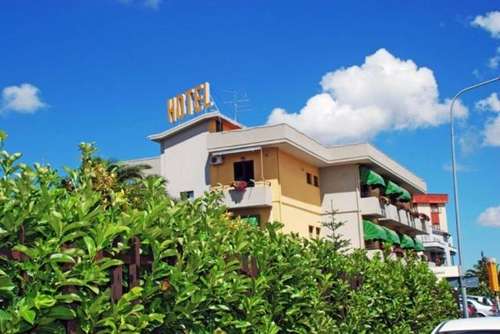 www.hotelsantoianni.it