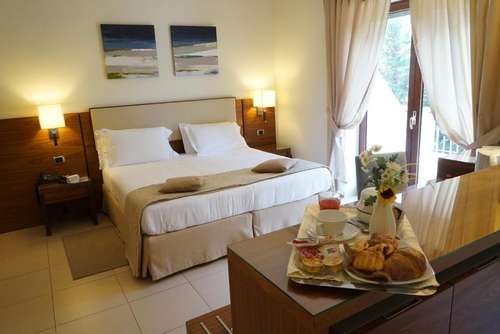 www.suitesresidencehotel.it