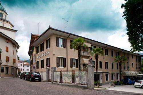 www.albergocentraletarcento.it