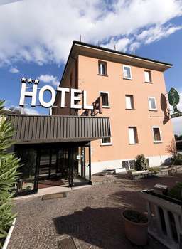 www.hotelpioppa.com