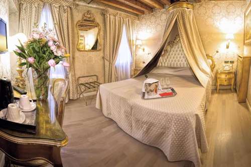 www.hotelnoemi.com