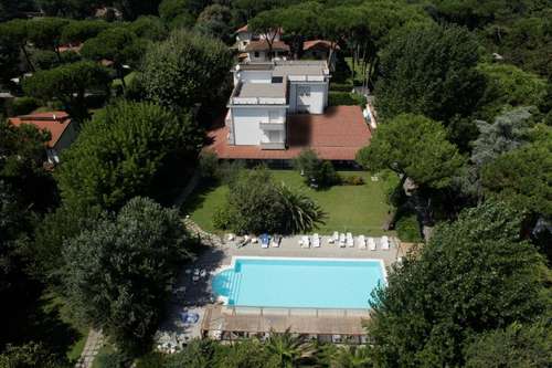 www.hotel-labussola.com