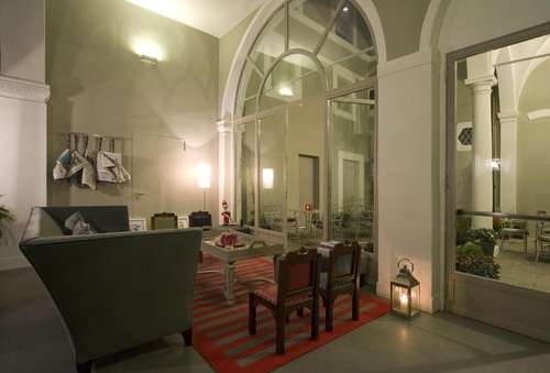 www.hotelrosso23.com