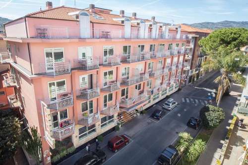 www.hotel-sasso.com