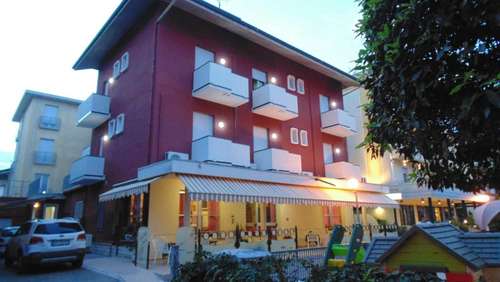 www.hotel-lacaravella.com